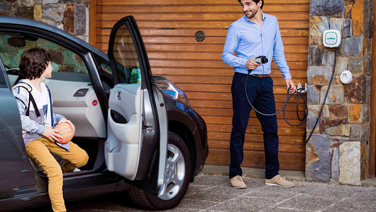 Где заряжать электромобиль и как оборудовать персональную зарядную станцию?